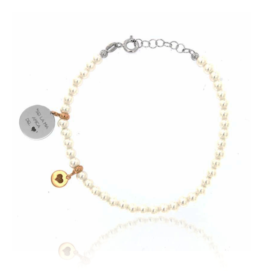 BRACCIALE CON PERLE MM 4 CON TONDO PENDENTE SEI LA MIA AMICA DEL CUORE IN ARGENTO RODIATO CM 16-19