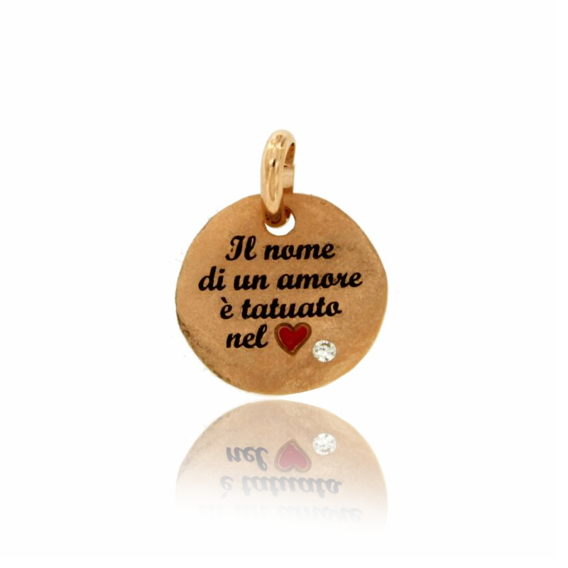 CIONDOLO TONDO MM 18 IL NOME DI UN AMORE E' TATUATO NEL CUORE IN ARGENTO ROSATO TIT 925 SMALTO E ZIRCONE