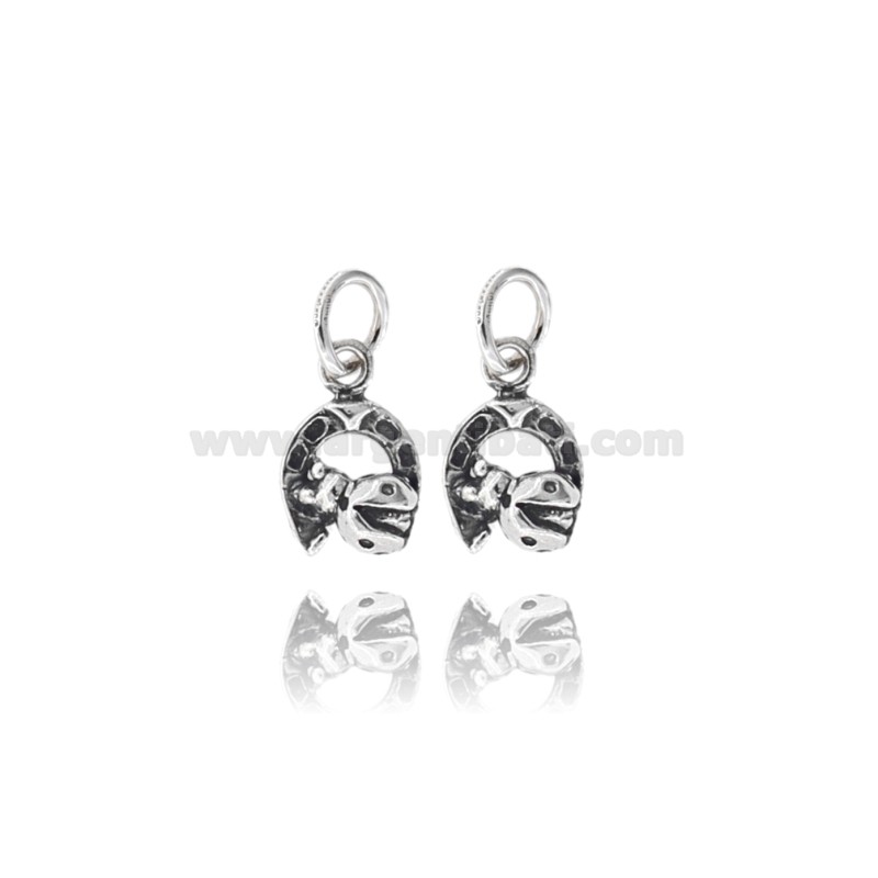 CIONDOLO FERRO DI CAVALLO MM 17 CON COCCINELLA PZ 2 IN ARGENTO BRUNITO TIT 800