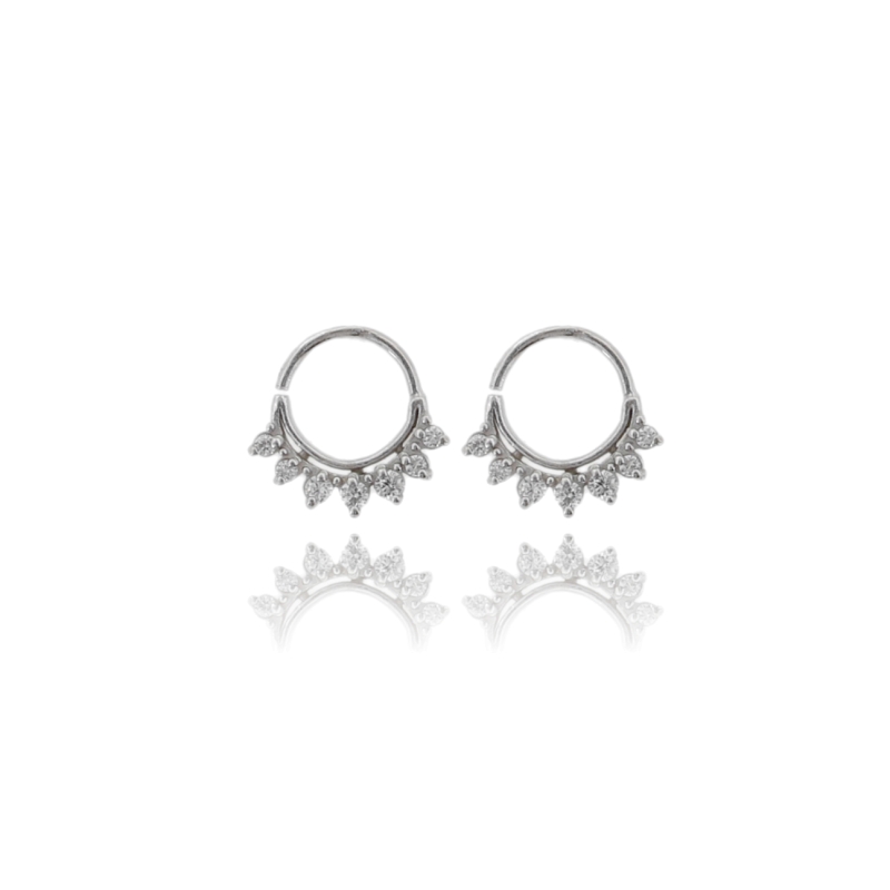 ORECCHINI DAITH IN ARGENTO RODIATO TIT 925 E ZIRCONI BIANCHI