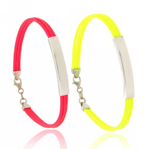 BRACCIALE IN CUOIO CON TARGA CENTRALE E CHIUSURA IN ARGENTO RODIATO TIT 925